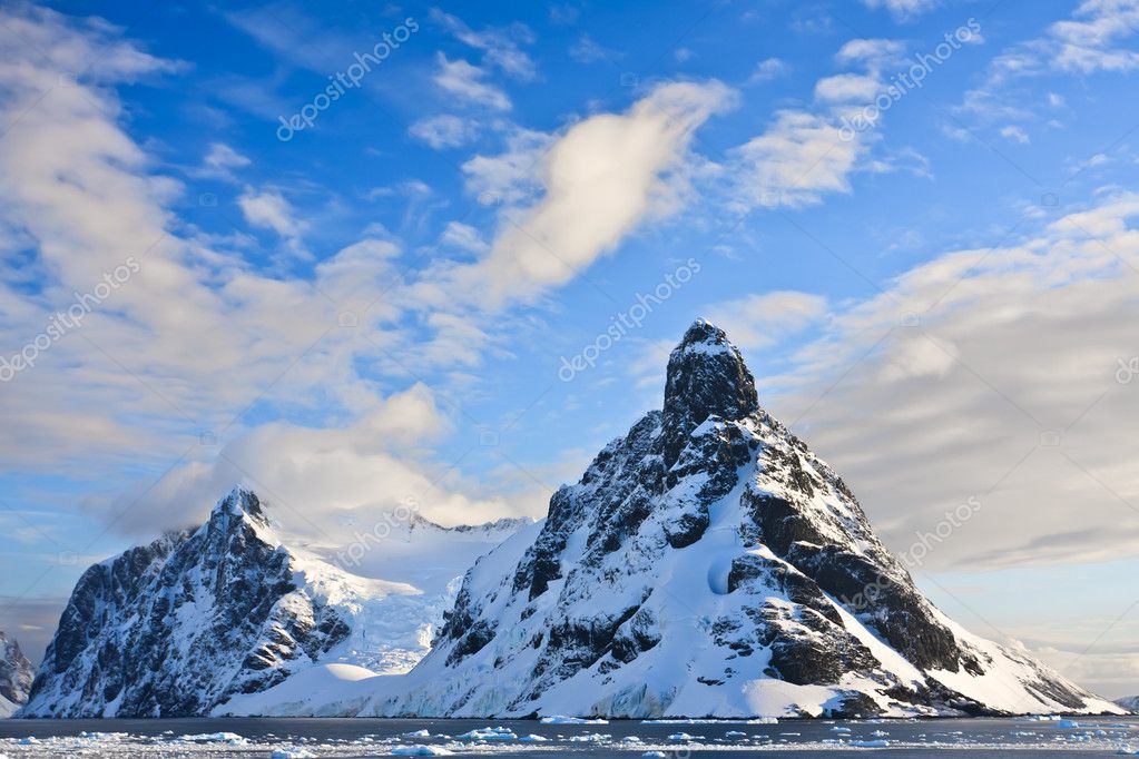 snow-capped mountains in antarctica — stock photo 08