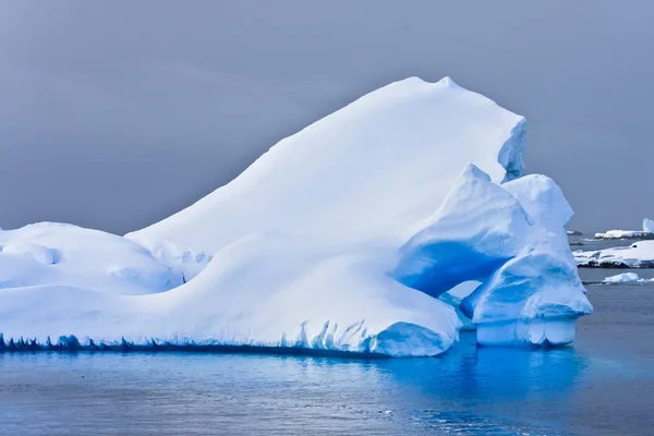 Obrovské ledovce v Antarktidě — Stock fotografie