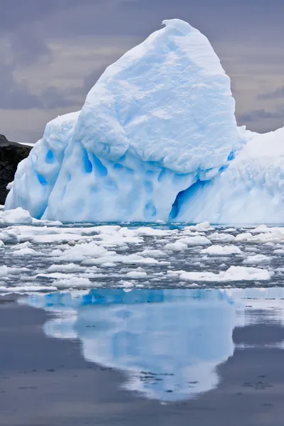 Ogromne góry lodowej — Zdjęcie stockowe