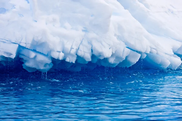 巨大な南極の氷山 ストック写真