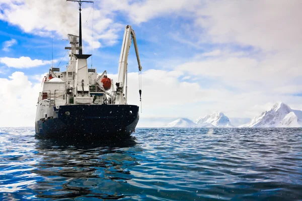 Antarktika büyük gemi — Stok fotoğraf