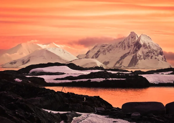 Krásné zasněžené hory — Stock fotografie