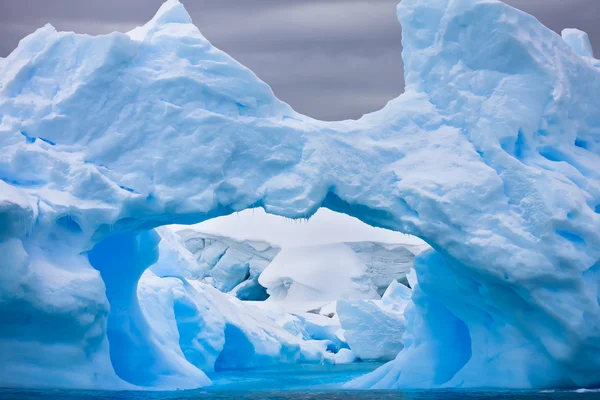 大型南极冰山 免版税图库图片
