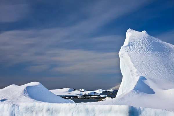 巨大な南極の氷山 — ストック写真