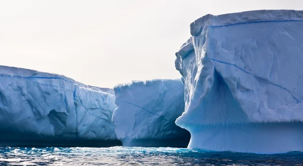 雪の中で南極の氷河 — ストック写真