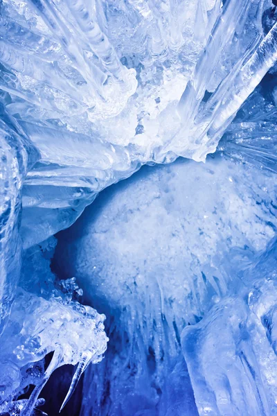 Vista Abajo Hacia Arriba Carámbanos Azules Atmósfera Helada —  Fotos de Stock