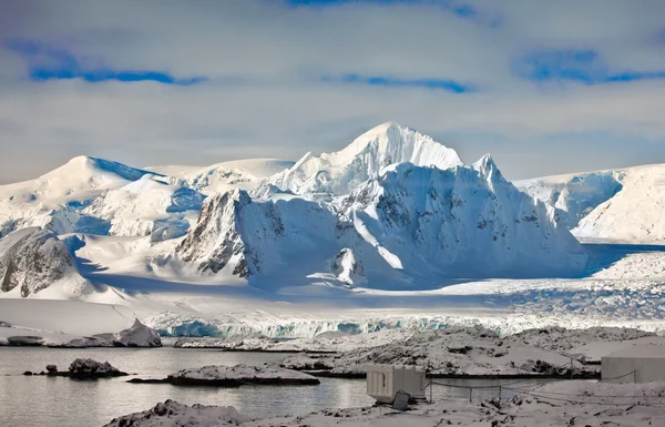 Vackra Snöklädda Berg Antarktis — Stockfoto
