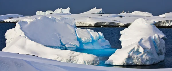 Grande iceberg na Antártida — Fotografia de Stock