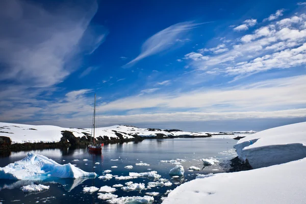 游艇的南极洲 — 图库照片