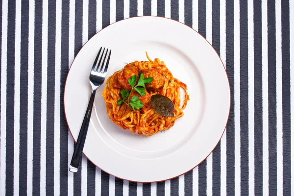 Espaguetis con albóndigas —  Fotos de Stock