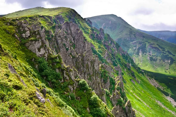 ภูมิทัศน์ภูเขาที่สวยงาม — ภาพถ่ายสต็อก