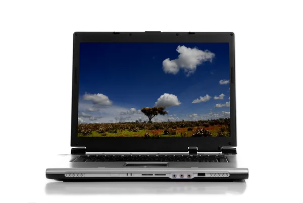 Ноутбук Изолирован Белом Красивым Пейзажем — стоковое фото