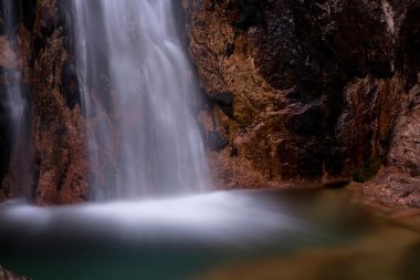 Portekiz Milli Parkı 'nda nehir şelalesi