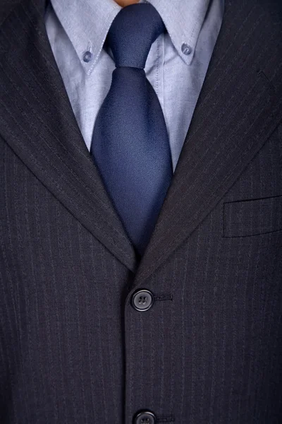 蓝色的领带与西装男人的细节 — 图库照片