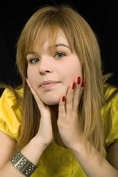 Jonge Mooie Blonde Portret Tegen Zwarte Achtergrond — Stockfoto