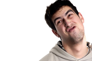 aptal beyaz bir arka planda beyaz delikanlı