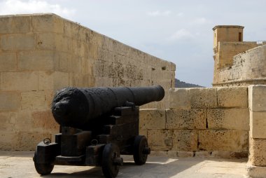 Ortaçağ top kalenin burçları, gozo, malta