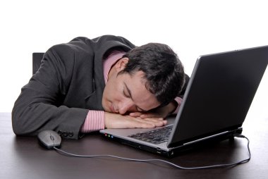dizüstü bilgisayarda uyuyan genç iş adamı
