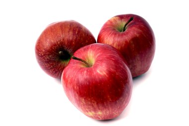 üç kırmızı elma beyaz üzerinde yan yana
