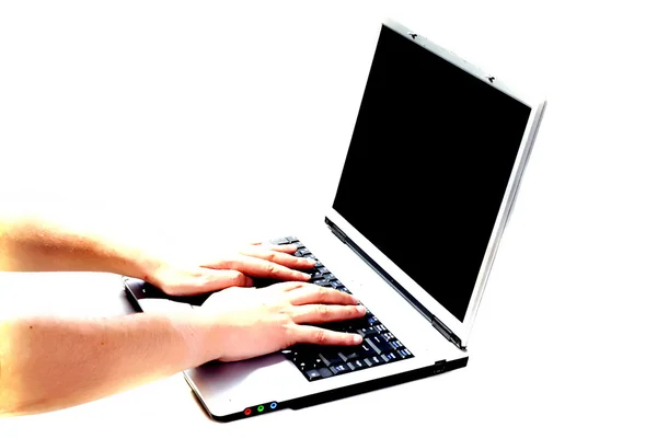 ノートパソコンで作業する人間の手 デジタルワーク — ストック写真