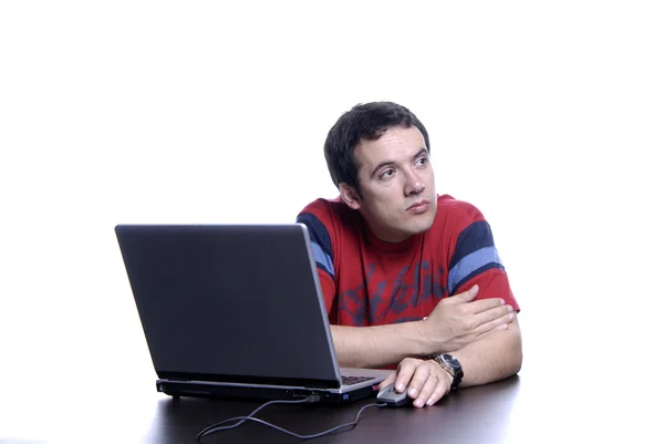 Junger Mann Fragt Sich Und Arbeitet Mit Laptop — Stockfoto