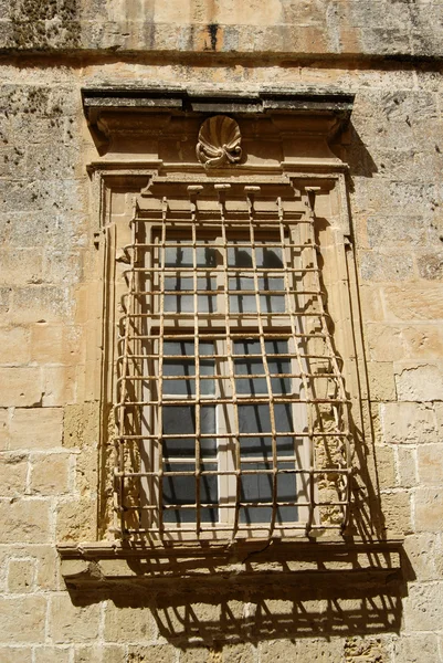 Γοτθικό Παράθυρο Σπίτι Στην Παλιά Πόλη Μάλτα — Φωτογραφία Αρχείου