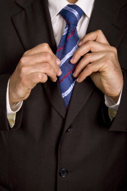 Renkli kravatlı bir iş adamının ayrıntıları