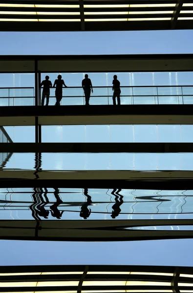 Trabalhadores Dentro Edifício Moderno Silhueta — Fotografia de Stock