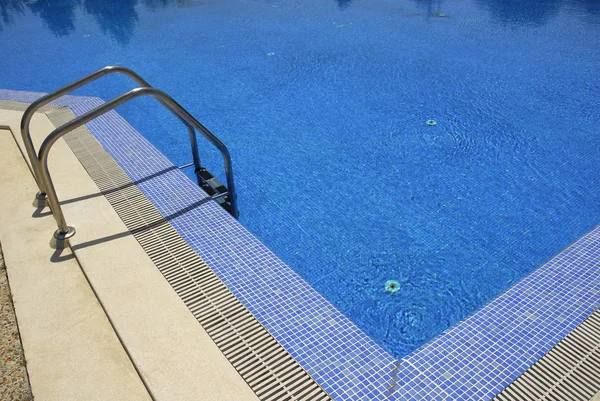 Bazén Modrý Vodu Letní Den — Stock fotografie