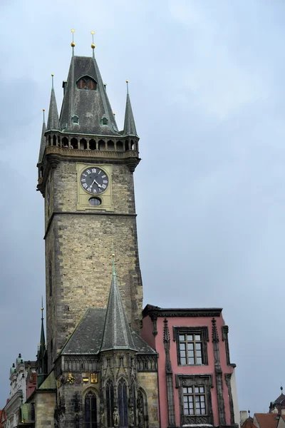 在布拉格老城的古教堂塔楼 — 图库照片