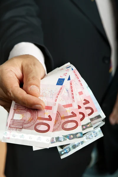 ユーロ紙幣のお金と人手の詳細 — ストック写真