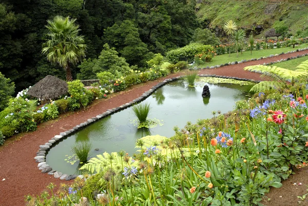 在亚速尔群岛海岛花园小湖 — 图库照片
