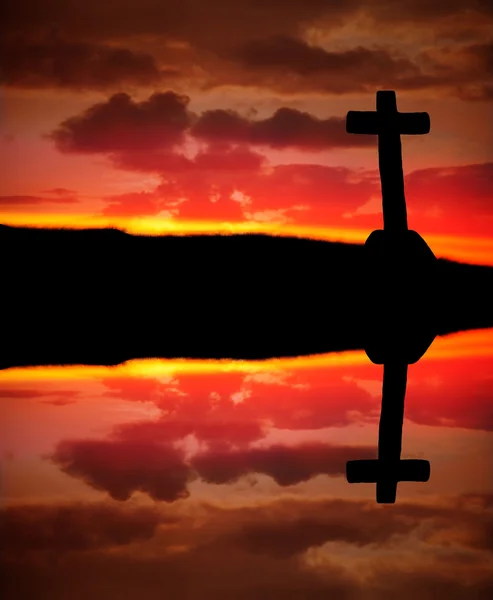 Kreuz Silhouette Und Die Wolken Bei Sonnenuntergang — Stockfoto