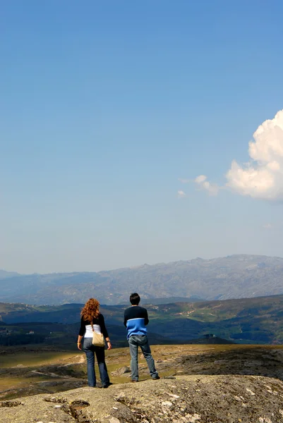 ポルトガルの北で山にカップル — ストック写真