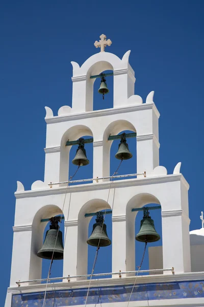 在希腊的圣托里尼岛的白色钟塔 — 图库照片
