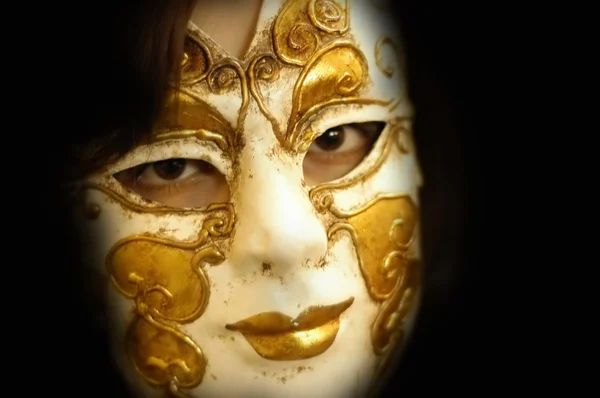 Mulher Com Uma Máscara Venice Lugar Escuro — Fotografia de Stock