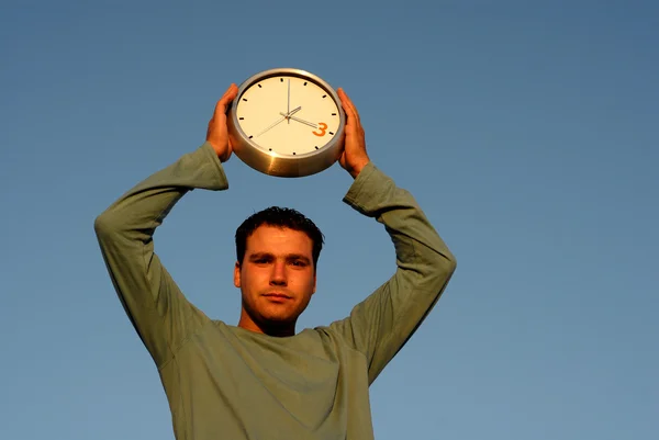Jeune Homme Avec Une Horloge Coucher Soleil — Photo