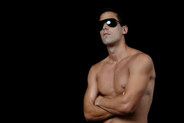 Naken Muskulös Manlig Modell Med Solglasögon — Stockfoto