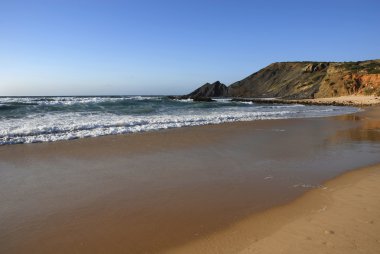 Güney Portekiz algarve adlı büyük plaj