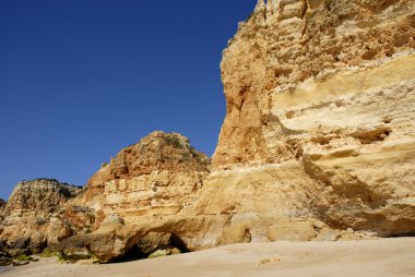 Güney Portekiz algarve adlı küçük plaj