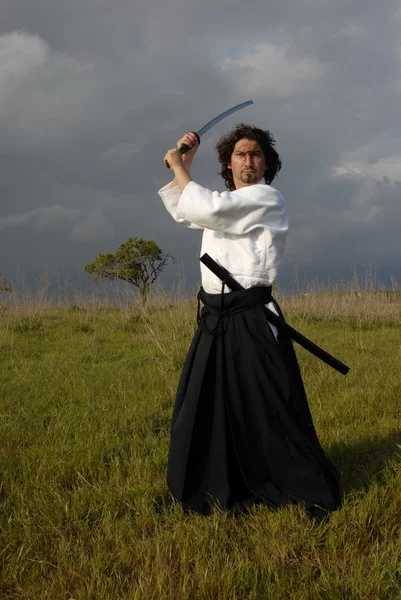 Jeune Homme Aikido Avec Une Épée Extérieur — Photo