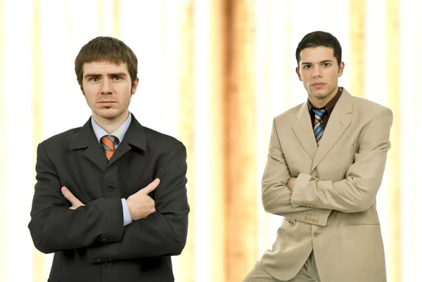 Två Unga Företag Män Porträtt Fokus Vänster Man — Stockfoto
