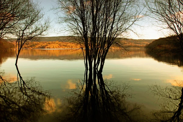 Alluvione Autunnale Lago Tramonto Nord Della Spagna — Foto Stock