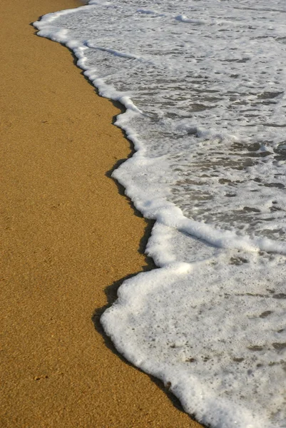 Bílá Vlna Písku Pláži — Stock fotografie