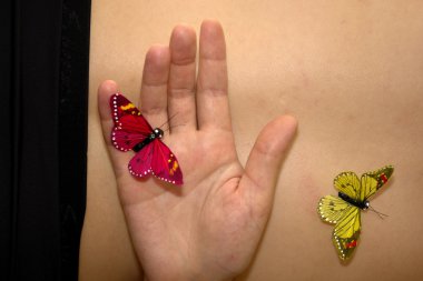 kadın vücudunda butterflys