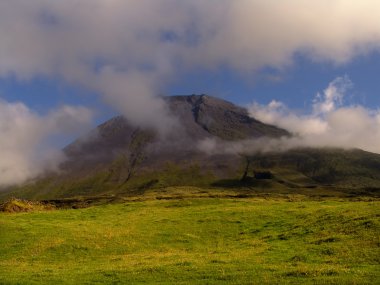 Pico ile bazı bulutlar dağ