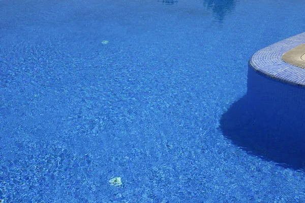 Piscina Agua Azul Día Verano —  Fotos de Stock
