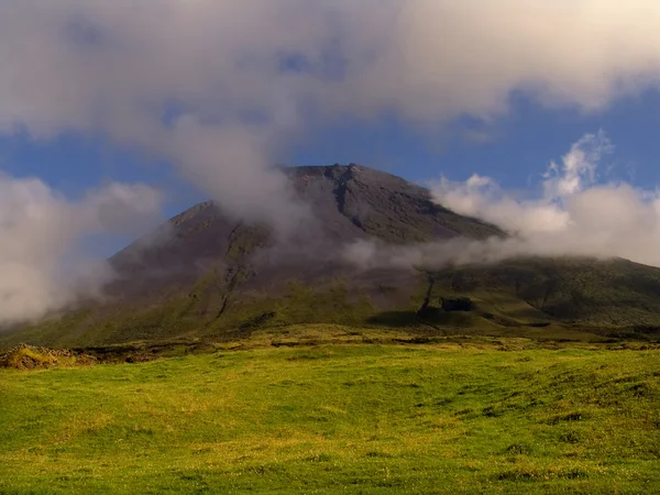Гора Пико Облаками — стоковое фото
