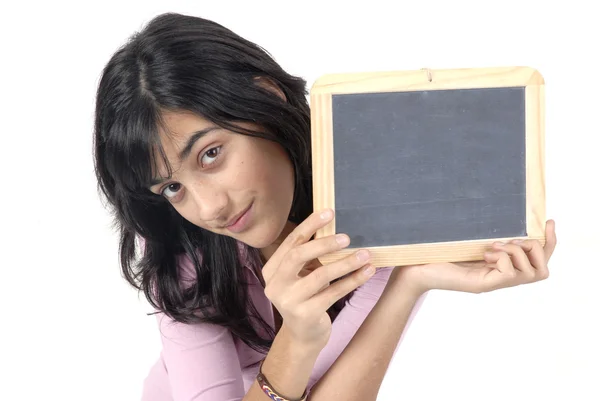 白い背景で黒板を持つ若い女の子 — ストック写真