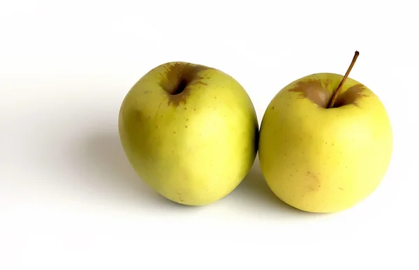 Dwa Jabłka Żółty Tle — Zdjęcie stockowe
